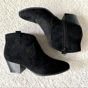 Old Navy Black Ankle Boots / Booties